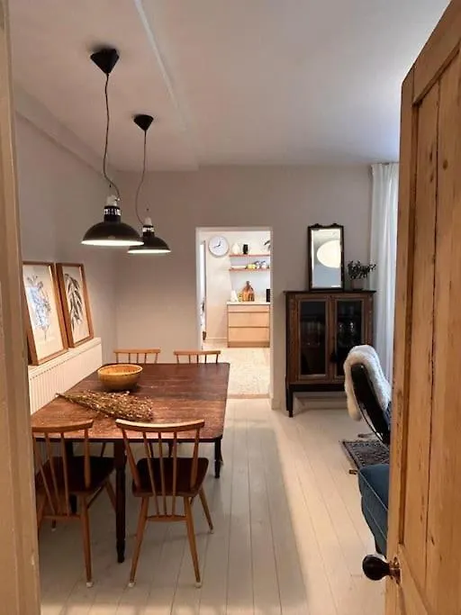 The Courtyard - Garden Flat Near Brighton Seafront Apartman 0*,  Egyesült Királyság