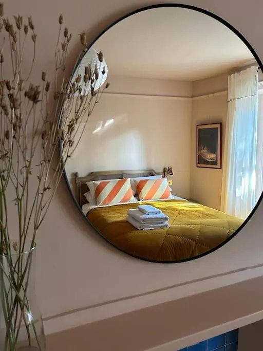 The Courtyard - Garden Flat Near Brighton Seafront Apartment 0*,  United Kingdom