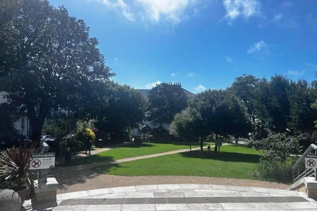 The Courtyard - Garden Flat Near Brighton Seafront Apartment United Kingdom
