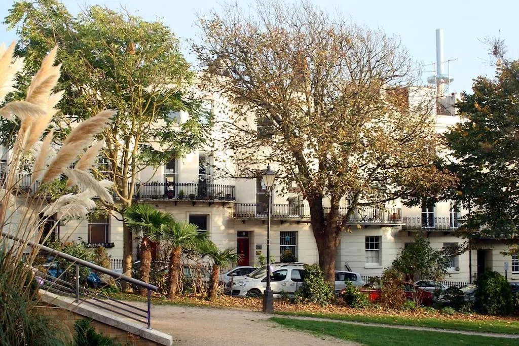 The Courtyard - Garden Flat Near Brighton Seafront Apartman 0*,  Egyesült Királyság