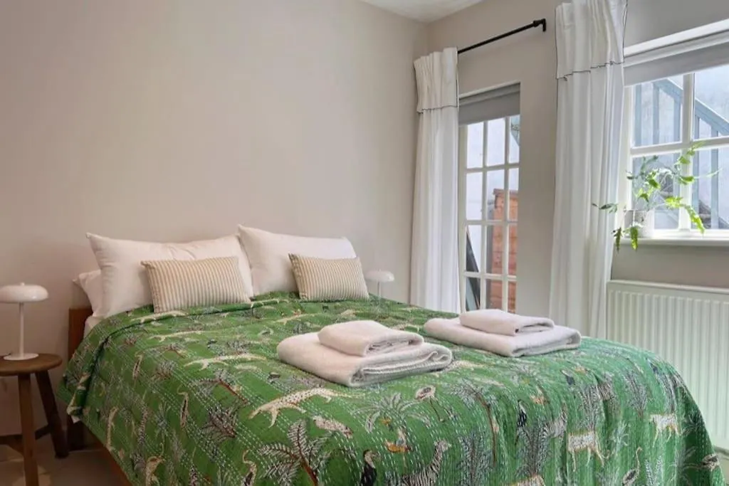 The Courtyard - Garden Flat Near Brighton Seafront Apartment United Kingdom